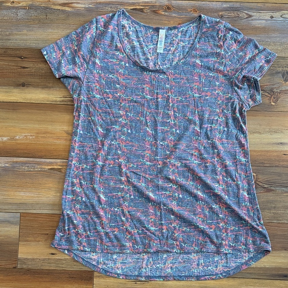 LuLaRoe Gray and Red Classic Tee Patterned Short Sleeve Top